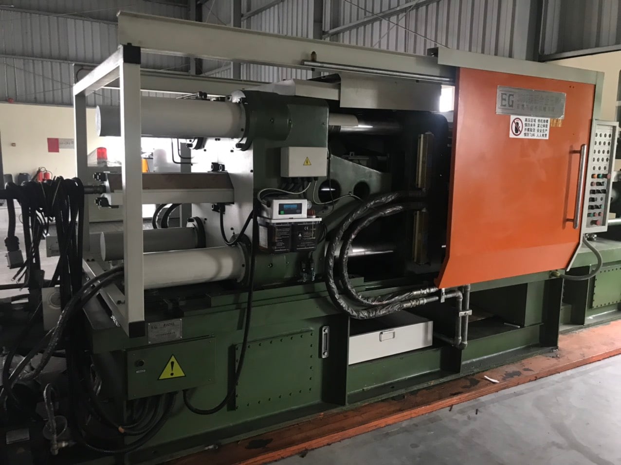 plastic injection machine (2).jpg